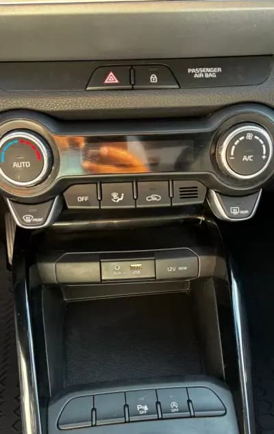 Vendo Kia Stonic 2020 - 15990 EUR, 95920 km - AUTO.MOTO.pt