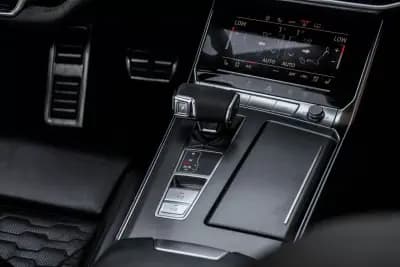 Vendo Audi RS6 Avant 2021 - 114000 EUR, 74634 km - AUTO.MOTO.pt