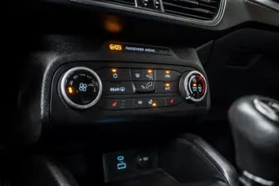 Vendo Ford Focus SW 2023 - 18990 EUR, 64785 km - AUTO.MOTO.pt