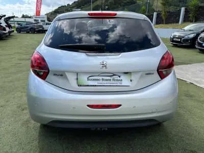 Vendo Peugeot 208 2017 - 11490 EUR, 95200 km - AUTO.MOTO.pt