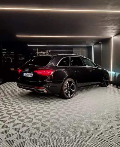 Sell Audi A4 Avant 2020 - 29500 EUR, 113000 km - AUTO.MOTO.pt