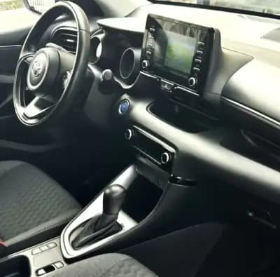 Sell Toyota Yaris 2021 - 21400 EUR, 91340 km - AUTO.MOTO.pt