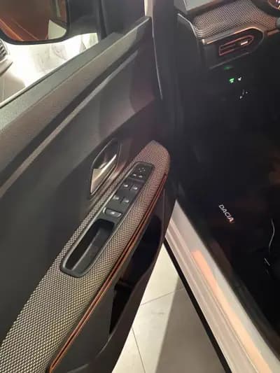 Vendo Dacia Sandero 2023 - 15900 EUR, 58259 km - AUTO.MOTO.pt