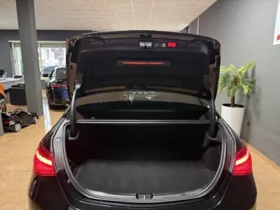 Vendo Mercedes-Benz C 300e 2024 - 55990 EUR, 27748 km - AUTO.MOTO.pt