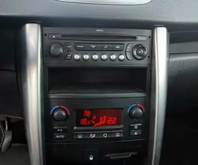 Sell Peugeot 207 2008 - 4990 EUR, 207000 km - AUTO.MOTO.pt