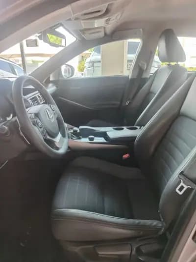 Vendo Lexus IS 300H 2013 - 19990 EUR, 170000 km - AUTO.MOTO.pt