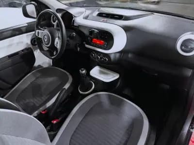 Vendo Renault Twingo 2019 - 12490 EUR, 58595 km - AUTO.MOTO.pt