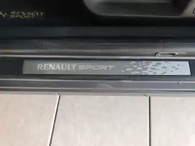 Vendo Renault Mégane Coupe 2010 - 18950 EUR, 157000 km - AUTO.MOTO.pt