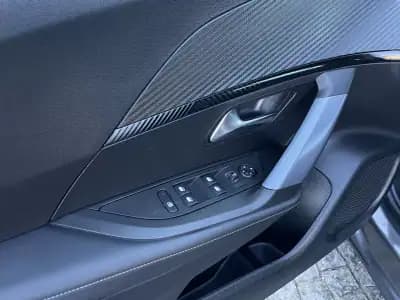 Sell Peugeot 2008 2021 - 16850 EUR, 43376 km - AUTO.MOTO.pt