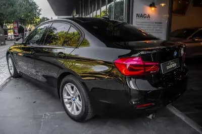 Vendo BMW 318 2015 - 16900 EUR, 246569 km - AUTO.MOTO.pt