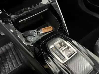 Vendo Peugeot e-2008 2022 - 21600 EUR, 30171 km - AUTO.MOTO.pt