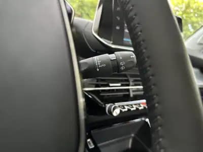 Vendo Peugeot e-2008 2023 - 22500 EUR, 46500 km - AUTO.MOTO.pt