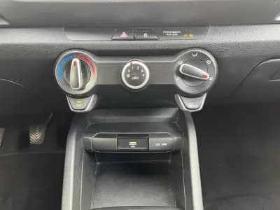 Vendo Kia Stonic 2022 - 13750 EUR, 81000 km - AUTO.MOTO.pt