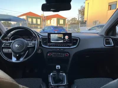 Vendo Kia Ceed SW 2020 - 18450 EUR, 180000 km - AUTO.MOTO.pt