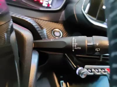 Sell Peugeot 208 2018 - 13990 EUR, 37000 km - AUTO.MOTO.pt