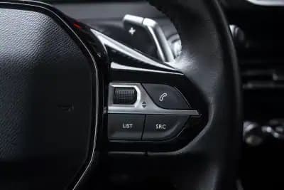 Vendo Peugeot 2008 2021 - 17990 EUR, 74657 km - AUTO.MOTO.pt