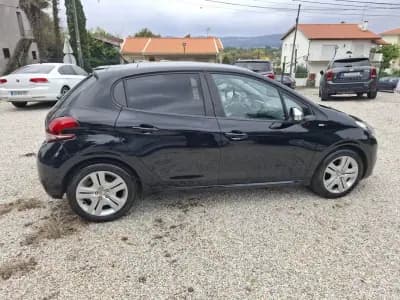Sell Peugeot 208 2017 - 8900 EUR, 191000 km - AUTO.MOTO.pt