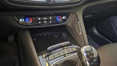 Sell Opel Insignia Grand Sport 2018 - 12900 EUR, 149839 km - AUTO.MOTO.pt