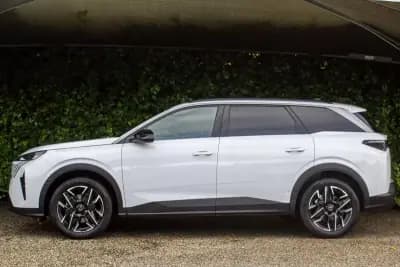 Vendo Peugeot 5008 2025 - 33500 EUR, 15000 km - AUTO.MOTO.pt