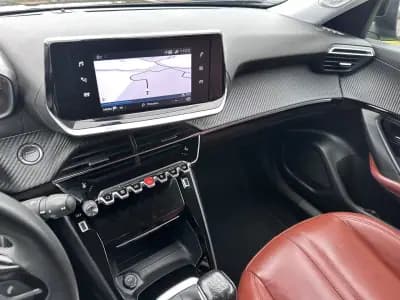 Vendo Peugeot 2008 2021 - 16900 EUR, 130000 km - AUTO.MOTO.pt