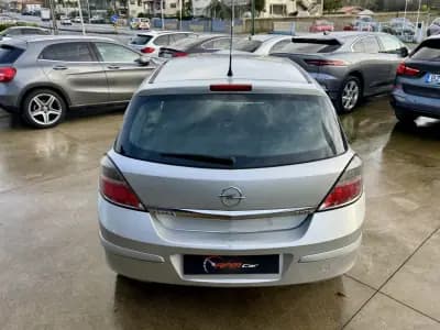 Vendo Opel Astra 2007 - 3999 EUR, 220000 km - AUTO.MOTO.pt