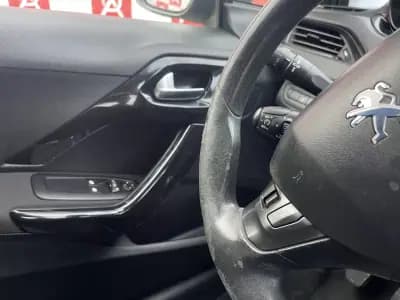 Vendo Peugeot 208 2012 - 4490 EUR, 425090 km - AUTO.MOTO.pt