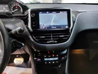 Sell Peugeot 208 2018 - 12490 EUR, 61000 km - AUTO.MOTO.pt