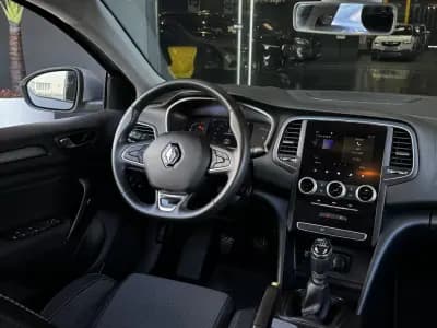 Vendo Renault Mégane Sport Tourer 2022 - 16990 EUR, 132900 km - AUTO.MOTO.pt