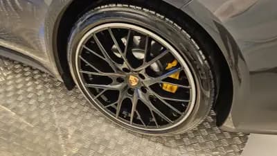 Sell Porsche Panamera Sport Turismo 2018 - 71900 EUR, 135500 km - AUTO.MOTO.pt
