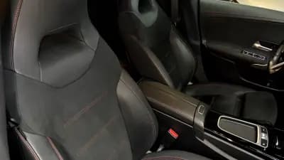 Vendo Mercedes-Benz CLA 180 2023 - 34970 EUR, 70000 km - AUTO.MOTO.pt