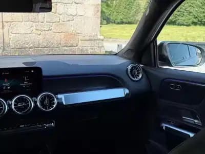 Vendo Mercedes-Benz GLB 200 2021 - 39999 EUR, 132000 km - AUTO.MOTO.pt