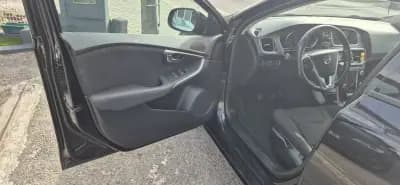 Vendo Volvo V40 2015 - 12400 EUR, 216200 km - AUTO.MOTO.pt