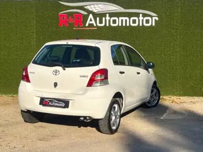 Vendo Toyota Yaris 2011 - 8500 EUR, 150000 km - AUTO.MOTO.pt