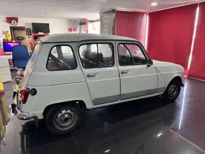 Vendo Renault 4 1992 - 5500 EUR, 144000 km - AUTO.MOTO.pt
