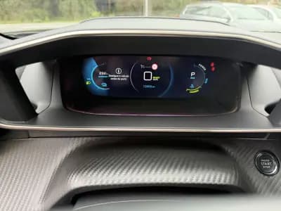 Vendo Peugeot e-2008 2023 - 24900 EUR, 10624 km - AUTO.MOTO.pt