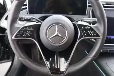 Vendo Mercedes-Benz E 220 2024 - 55980 EUR, 29555 km - AUTO.MOTO.pt