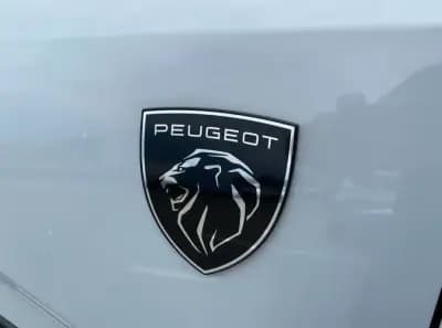 Vendo Peugeot E-5008 2024 - 40000 EUR, 12000 km - AUTO.MOTO.pt