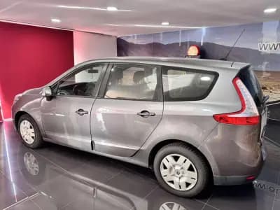 Vendo Renault Grand Scénic 2014 - 8450 EUR, 254000 km - AUTO.MOTO.pt