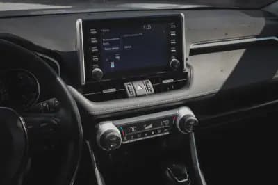 Vendo Toyota RAV4 2021 - 35980 EUR, 107200 km - AUTO.MOTO.pt