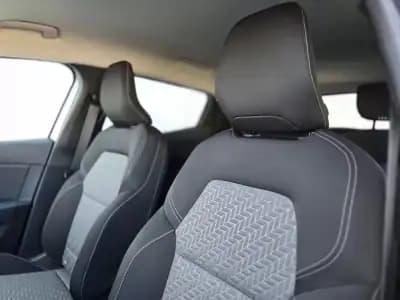 Vendo Renault Clio 2023 - 14900 EUR, 55991 km - AUTO.MOTO.pt