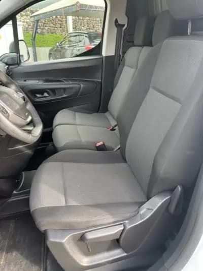 Vendo Peugeot Partner 2020 - 17990 EUR, 116800 km - AUTO.MOTO.pt