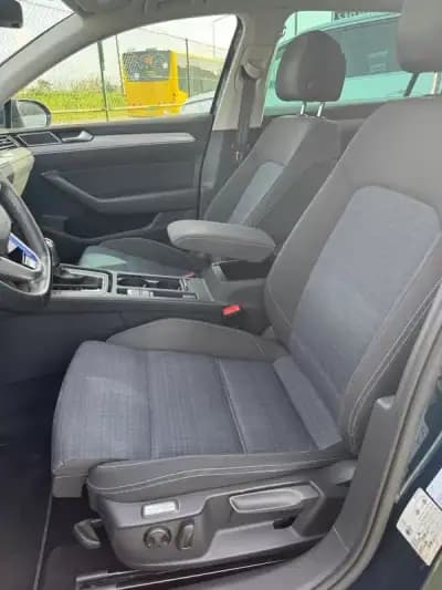 Sell Volkswagen Passat Variant 2020 - 19980 EUR, 160000 km - AUTO.MOTO.pt