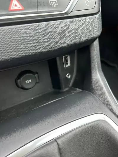 Vendo Peugeot 308 2015 - 8900 EUR, 210000 km - AUTO.MOTO.pt