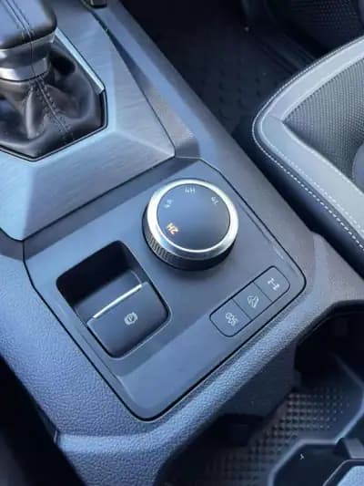 Vendo Volkswagen Amarok 2024 - 74900 EUR, 9880 km - AUTO.MOTO.pt