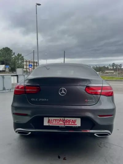 Vendo Mercedes-Benz GLC 250 2018 - 47000 EUR, 53761 km - AUTO.MOTO.pt