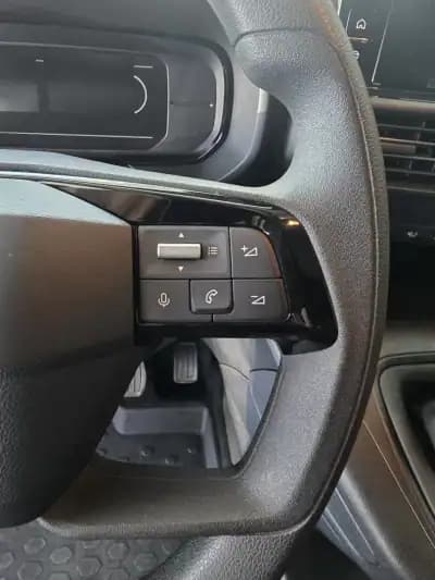 Vendo Opel Combo 2024 - 21900 EUR, 11972 km - AUTO.MOTO.pt