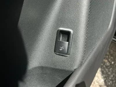 Vendo Mercedes-Benz CLA 180 2016 - 19750 EUR, 80000 km - AUTO.MOTO.pt