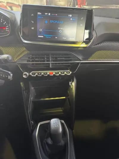 Vendo Peugeot 208 2021 - 14990 EUR, 78479 km - AUTO.MOTO.pt