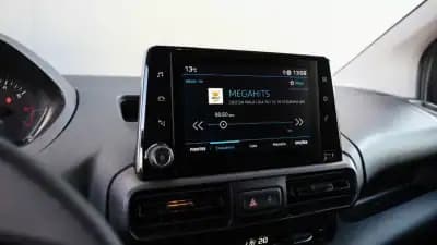 Vendo Peugeot Partner L2 caixa automática 130cv 2019 - 17900 EUR, 163000 km - AUTO.MOTO.pt