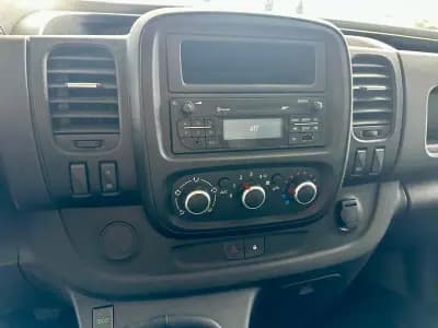 Vendo Renault Trafic 2021 - 22990 EUR, 89900 km - AUTO.MOTO.pt